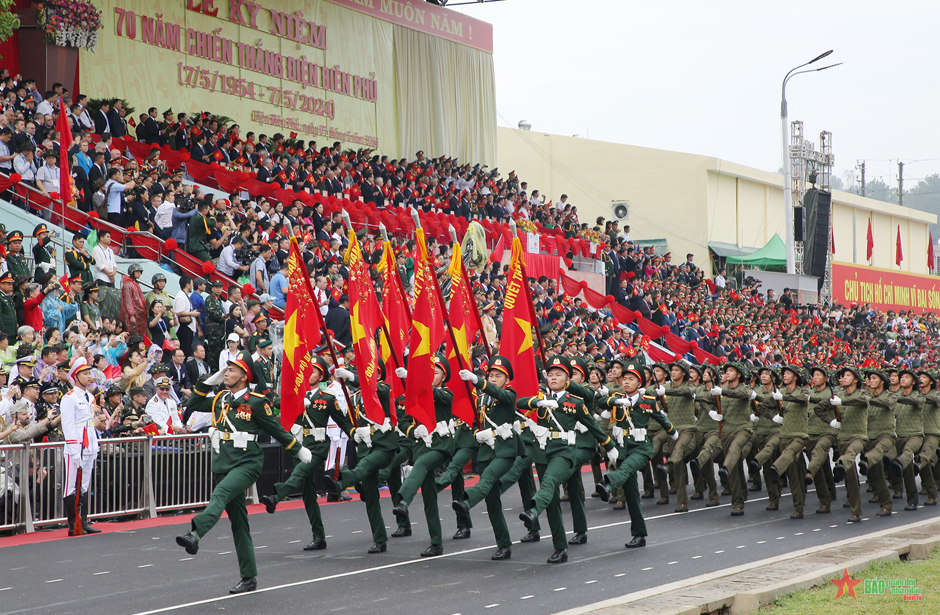 Vững bước dưới Quân kỳ Quyết thắng